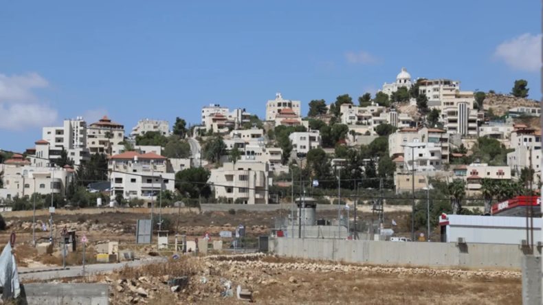 Gasp&ccedil;ı İsrailliler Nablus&rsquo;ta bir kız okuluna baskın d&uuml;zenledi!