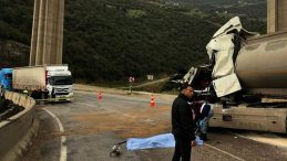 Gaziantep'te Feci Kaza: Tankerler Kafa Kafaya &Ccedil;arpıştı, 1 &Ouml;l&uuml;, 1 Yaralı