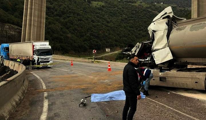 Gaziantep&rsquo;te tankerler kafa kafaya &ccedil;arpıştı: 1 &ouml;l&uuml;, 1 yaralı