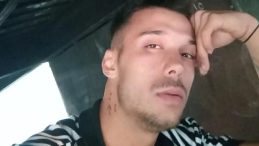 Gen&ccedil; m&uuml;zisyeni kalbinden bı&ccedil;akladılar
