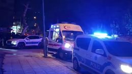 Gen&ccedil;ler arasında bı&ccedil;aklı kavga: 3 yaralı