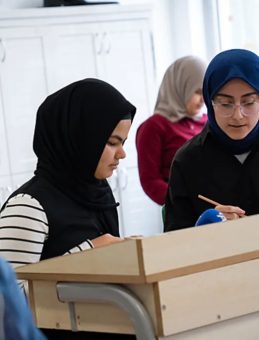 Görme Engelli Öğrenciler Akranlarının Sesiyle Çalışıyor!