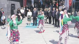 G&uuml;ller diyarı sanatla kucaklaştı