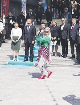 Güller diyarı sanatla kucaklaştı