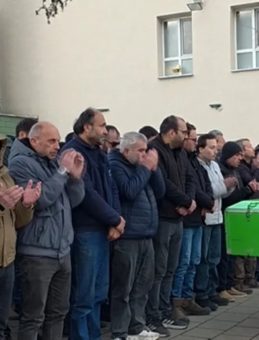 Halı sahada kalp krizi ge&ccedil;irdi, son yolculuğuna uğurlandı