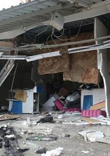 Hatay'da Akıl Almaz Kaza: Otomobil Prefabrik İş Yerlerinin İ&ccedil;inden Ge&ccedil;ti