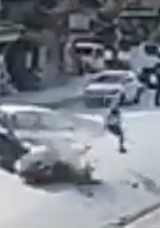 Hatay'da Y&uuml;rek Sızlatan G&ouml;r&uuml;nt&uuml;ler! Araca Ok Gibi Saplanan Motosikletli Havada Taklalar Attı