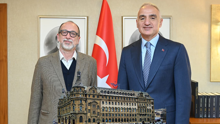 Haydarpaşa ve Sirkeci'de d&uuml;nyaca &uuml;nl&uuml; k&uuml;rat&ouml;r devrede