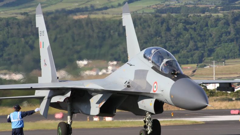 Hindistan&rsquo;a ait savaş u&ccedil;ağı radardan kayboldu!