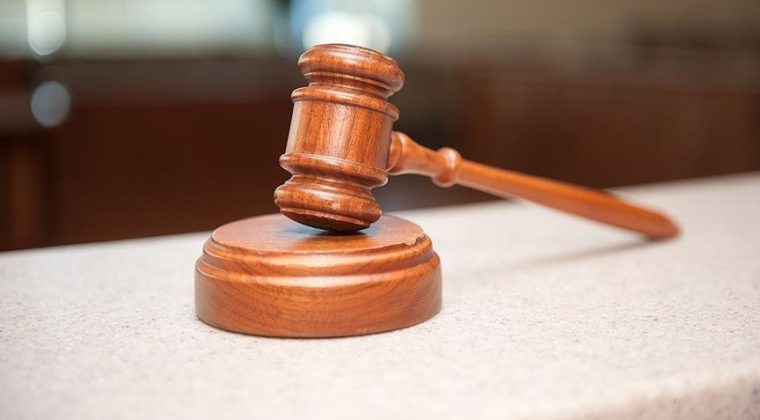 İBB davasında &lsquo;oturma krizi&rsquo;… 5. celse 8 dakika s&uuml;rd&uuml;