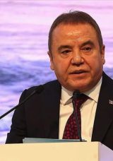 İBB'ye Y&ouml;nelik 'Yolsuzluk' Soruşturmasında Muhittin B&ouml;cek'in 2 Şof&ouml;r&uuml; Tutuklandı