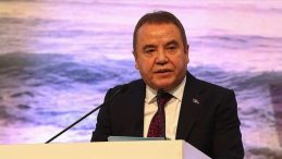 İBB'ye Y&ouml;nelik 'Yolsuzluk' Soruşturmasında Muhittin B&ouml;cek'in 2 Şof&ouml;r&uuml; Tutuklandı