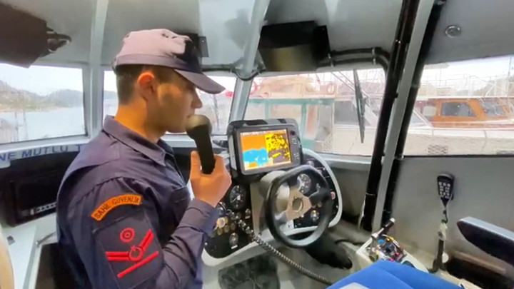 İ&ccedil;işleri Bakanı &Ccedil;ift&ccedil;i, g&uuml;venlik g&uuml;&ccedil;lerinin bayramını telsizden kutladı