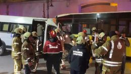 İETT otob&uuml;s&uuml; ile servis minib&uuml;s&uuml; &ccedil;arpıştı: Trafik akışı durdu