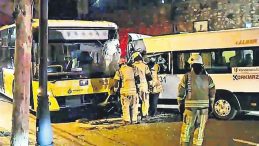 İETT otob&uuml;s&uuml; servis minib&uuml;s&uuml;yle &ccedil;arpıştı: 2 yaralı