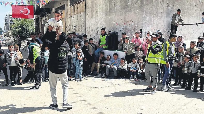 İHH’dan Gazzeli çocuklara moral şenliği