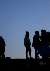 İki ilde d&uuml;zensiz g&ouml;&ccedil;men operasyonu: 11 kişi yakalandı