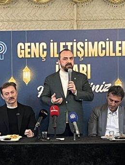 İletişim Fak&uuml;ltesi &ouml;ğrencileri AK Parti&rsquo;nin d&uuml;zenlediği iftarda buluştu!