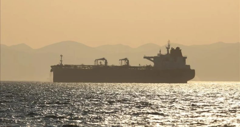 İran'dan H&uuml;rm&uuml;z &Ccedil;ıkışı: Boğazdan Ge&ccedil;en Gemilerden &Uuml;cret Alacak