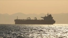 İran'dan H&uuml;rm&uuml;z &Ccedil;ıkışı: Boğazdan Ge&ccedil;en Gemilerden &Uuml;cret Alacak