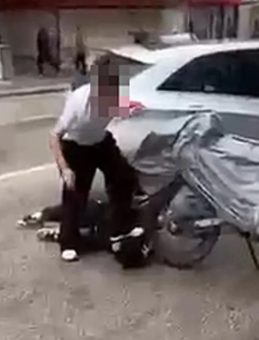 Isparta&rsquo;da akran zorbalığı: Yere yatırıp ayağıyla y&uuml;z&uuml;ne bastı!