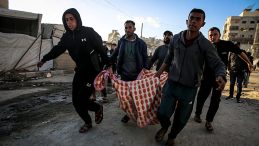 İsrail Gazze'de &ccedil;adırları hedef aldı: 3 Filistinli &ouml;ld&uuml;