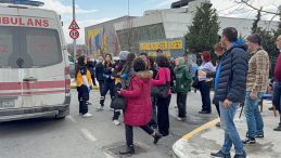 İstanbul Beylikd&uuml;z&uuml;'ndeki fen lisesinde patlama! 4 &ouml;ğrenci hafif yaralandı
