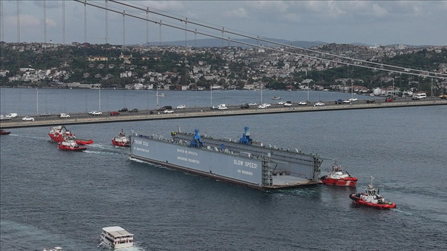 İstanbul Boğazı'nda Gemi Trafiği &Ccedil;ift Y&ouml;nl&uuml; Kapatıldı