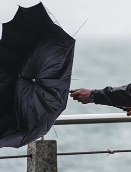 İstanbul Valiliği a&ccedil;ıkladı: Mega kente 3 g&uuml;nde metrekareye ortalama 97,8 kilogram yağış d&uuml;şt&uuml;