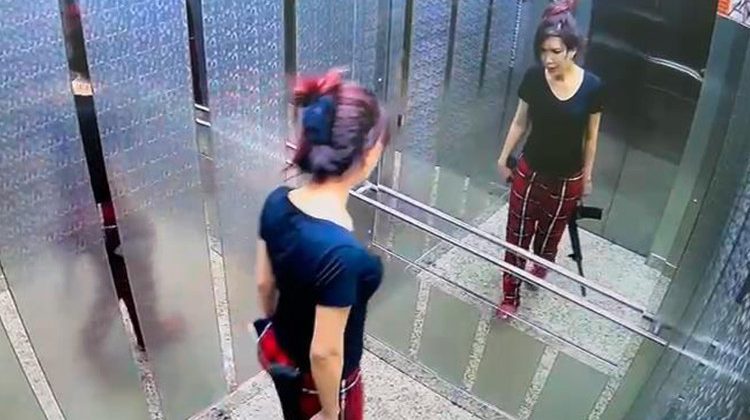 İstanbul'da Akılalmaz Olay: Elinde T&uuml;fekle Pijamayla Baskın