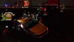 İstanbul'da korkun&ccedil; kaza! Taksi su kanalına u&ccedil;tu: 3 &ouml;l&uuml;, 1 yaralı