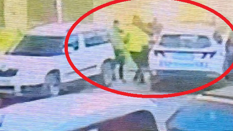 İstanbul'da Motosikleti Takip Eden Polisler Kaza Yaptı