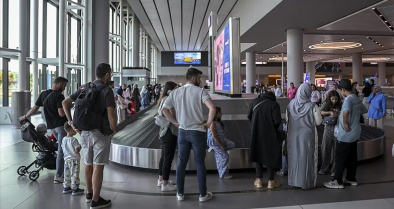 İstanbul'daki Havalimanlarında Bayram ve Ara Tatil Yoğunluğu