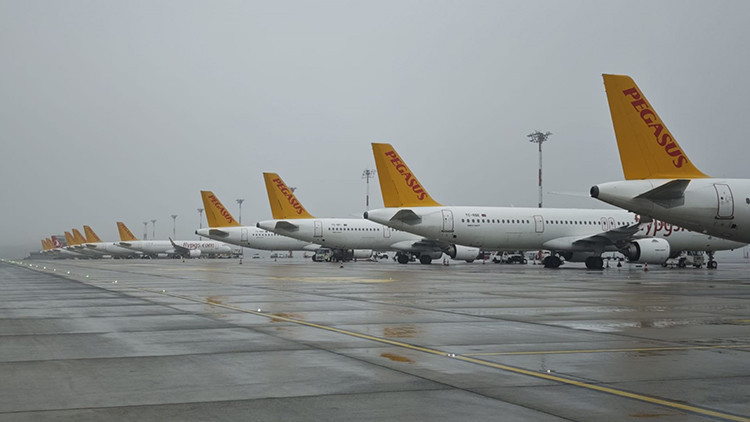 İstanbul'daki şiddetli yağış u&ccedil;uşları olumsuz etkiledi: Bazı u&ccedil;uşlar iptal edildi