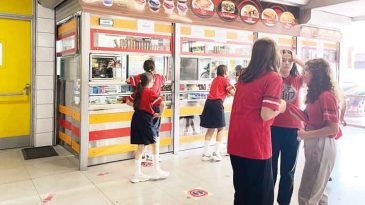 İstanbul&rsquo;da dar gelirli &ccedil;ocuklara 2 bin liralık &lsquo;kantin kart&rsquo;