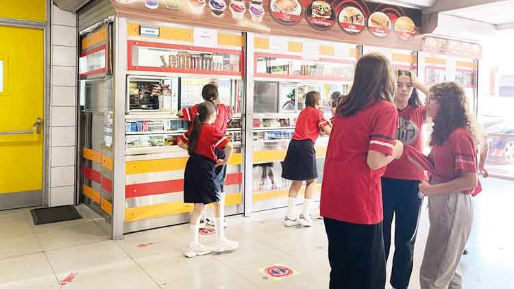 İstanbul&rsquo;da dar gelirli &ccedil;ocuklara 2 bin liralık &lsquo;kantin kart&rsquo;