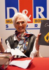 İstanbul&rsquo;da Maye Musk r&uuml;zgarı: Benim i&ccedil;in asıl zenginlik sağlık ve mutluluktur