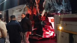 İstanbul&rsquo;da Yolcu Otob&uuml;s&uuml; Tıra Arkadan &Ccedil;arptı: 10 Kişi Yaralandı