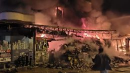 İşyeri yangını il&ccedil;ede korku ve panik yarattı