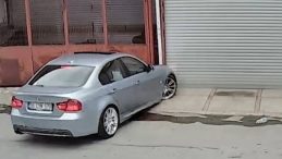 İzmir'de Drift Yaparken D&uuml;kkana &Ccedil;arpan S&uuml;r&uuml;c&uuml; Yakalandı