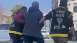 İzmir&rsquo;de 15 Yıldır Aranıyordu: Sahte Kimlikle Yakalandı!