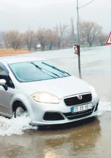 İzmir&rsquo;de G&ouml;l Taştı, Evleri Su Bastı