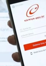 İzmir&rsquo;de siber dolandırıcılık şebekesi &ccedil;&ouml;kertildi: E-devlet g&ouml;r&uuml;n&uuml;ml&uuml; site &uuml;zerinden milyonluk vurgun!