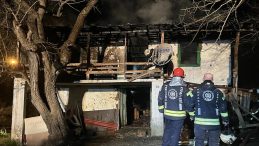 İzmit'te 2 Katlı Evde Yangın: 1 Kişi Hayatını Kaybetti