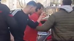 Kadık&ouml;y&rsquo;de kamyonet şof&ouml;r&uuml; kabusu yaşadı: Demir &ccedil;ubuklarla saldırdılar!