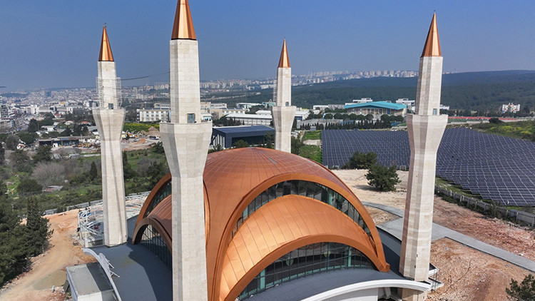 Kadınlar i&ccedil;in &ccedil;ok anlamlı bir hizmeti de sunacak: İzmir'deki 5 kişilik cami ve k&uuml;lliyesi hizmete giriyor