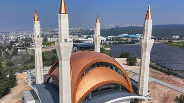 Kadınlar i&ccedil;in &ccedil;ok anlamlı bir hizmeti de sunacak: İzmir'deki 5 kişilik cami ve k&uuml;lliyesi hizmete giriyor