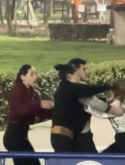 Kağıthane'de Akılalmaz Anlar Kamerada: Lise &Ouml;ğrencileri Birbirine Girdi!