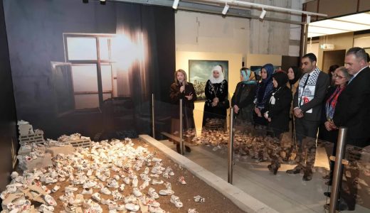 Kalyon K&uuml;lt&uuml;r, Filistin&rsquo;e destek i&ccedil;in Sessiz Ayakkabılar sergisini hayata ge&ccedil;irdi