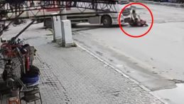 Kamyonun &ccedil;arptığı motosiklet s&uuml;r&uuml;c&uuml;s&uuml; hayatını kaybetti